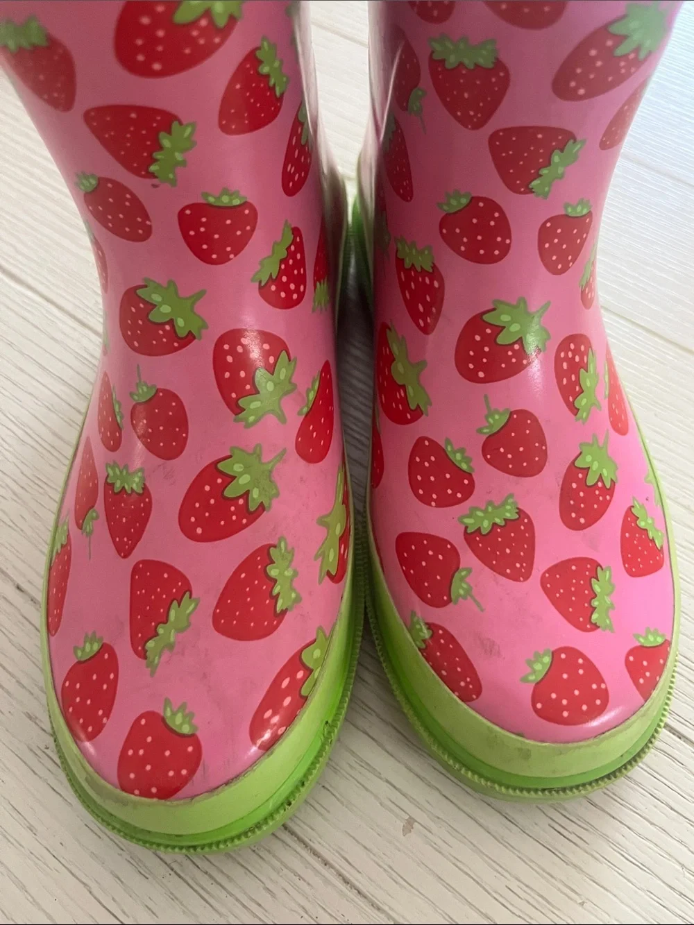 Little Girls Strawberry Print Rubber Boots Pull on Size 13/1 Pink & Green